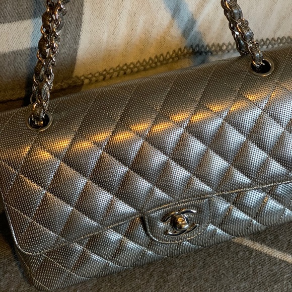 Chanel Cruise silver metallic medium classic flap leather shoulder Ltd Ed bag - Picture 15 of 17